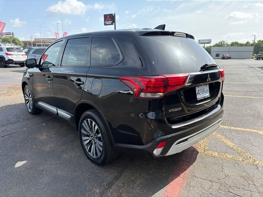 Used 2020 Mitsubishi Outlander SE AWD/4WD image 9