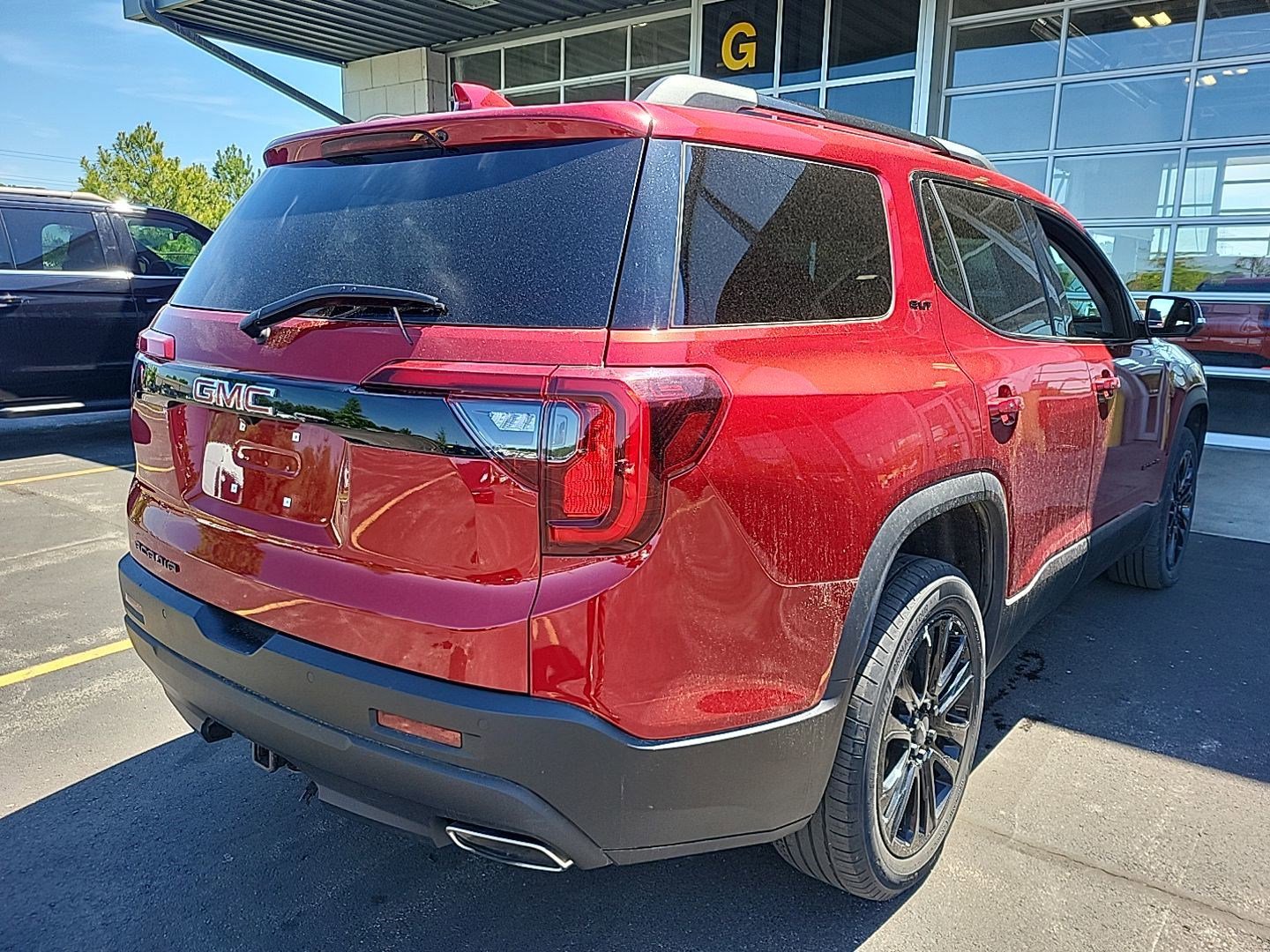 Used 2023 GMC Acadia SLT w/ Elevation Edition FWD image 6