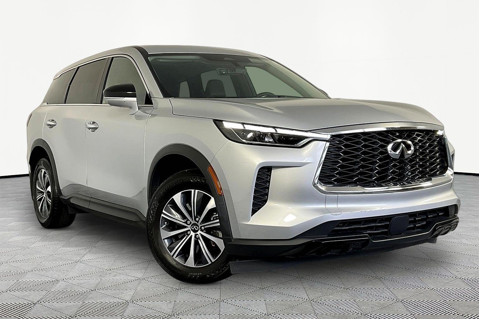 Used 2023 INFINITI QX60 Pure FWD image 3