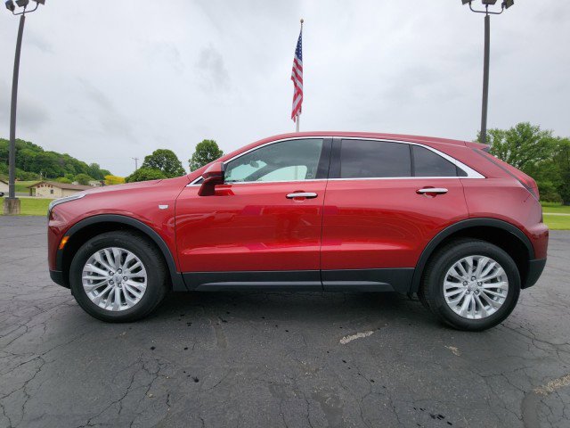 Used 2024 Cadillac XT4 Luxury image 2