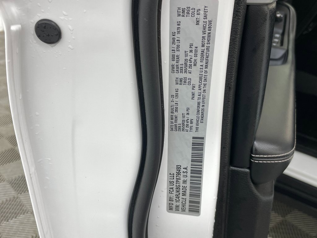 Used 2023 Jeep Grand Cherokee L Limited w/ Luxury Tech Group II image 40