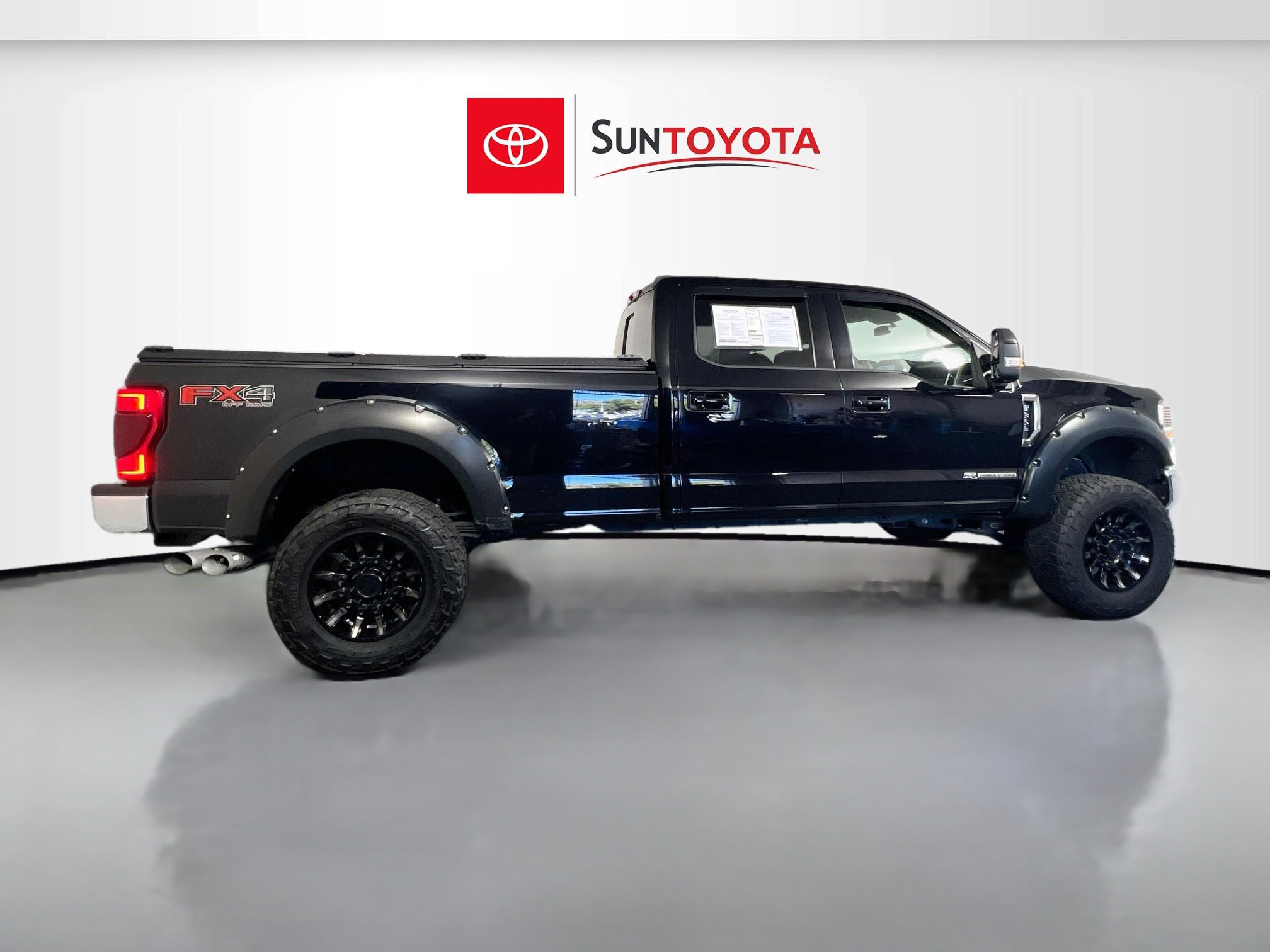 Used 2022 Ford F350 Lariat w/ Lariat Ultimate Package AWD/4WD image 2