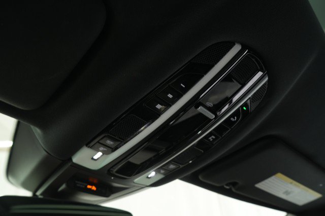 Used 2023 Porsche Cayenne Platinum Edition AWD/4WD image 36