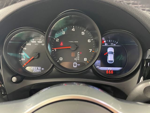 Used 2020 Porsche Macan AWD/4WD image 5