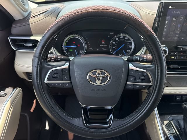 Used 2021 Toyota Highlander Limited FWD image 13