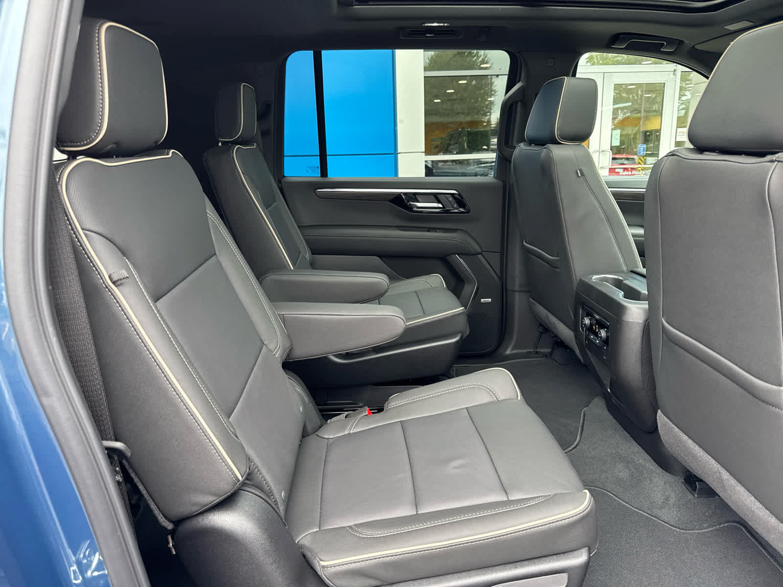 New 2026 Chevrolet Suburban Premier w/ Sun And Tow Package AWD/4WD image 5