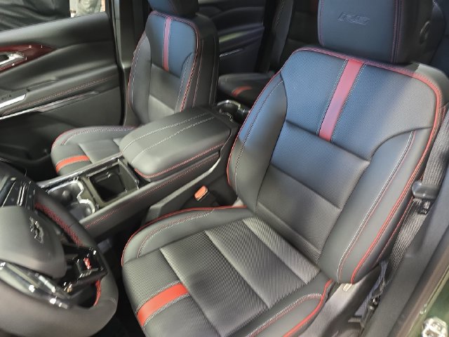 New 2027 Chevrolet Traverse RS w/ LPO, Floor Liner Package AWD/4WD image 17