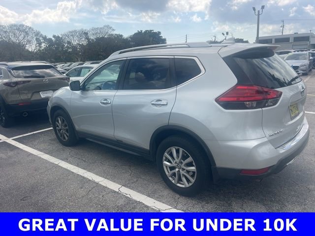 Used 2017 Nissan Rogue SV image 2