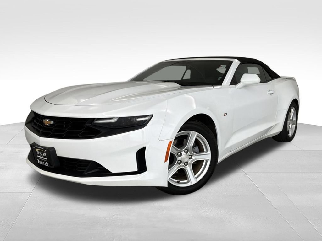 Used 2020 Chevrolet Camaro LT RWD image 2