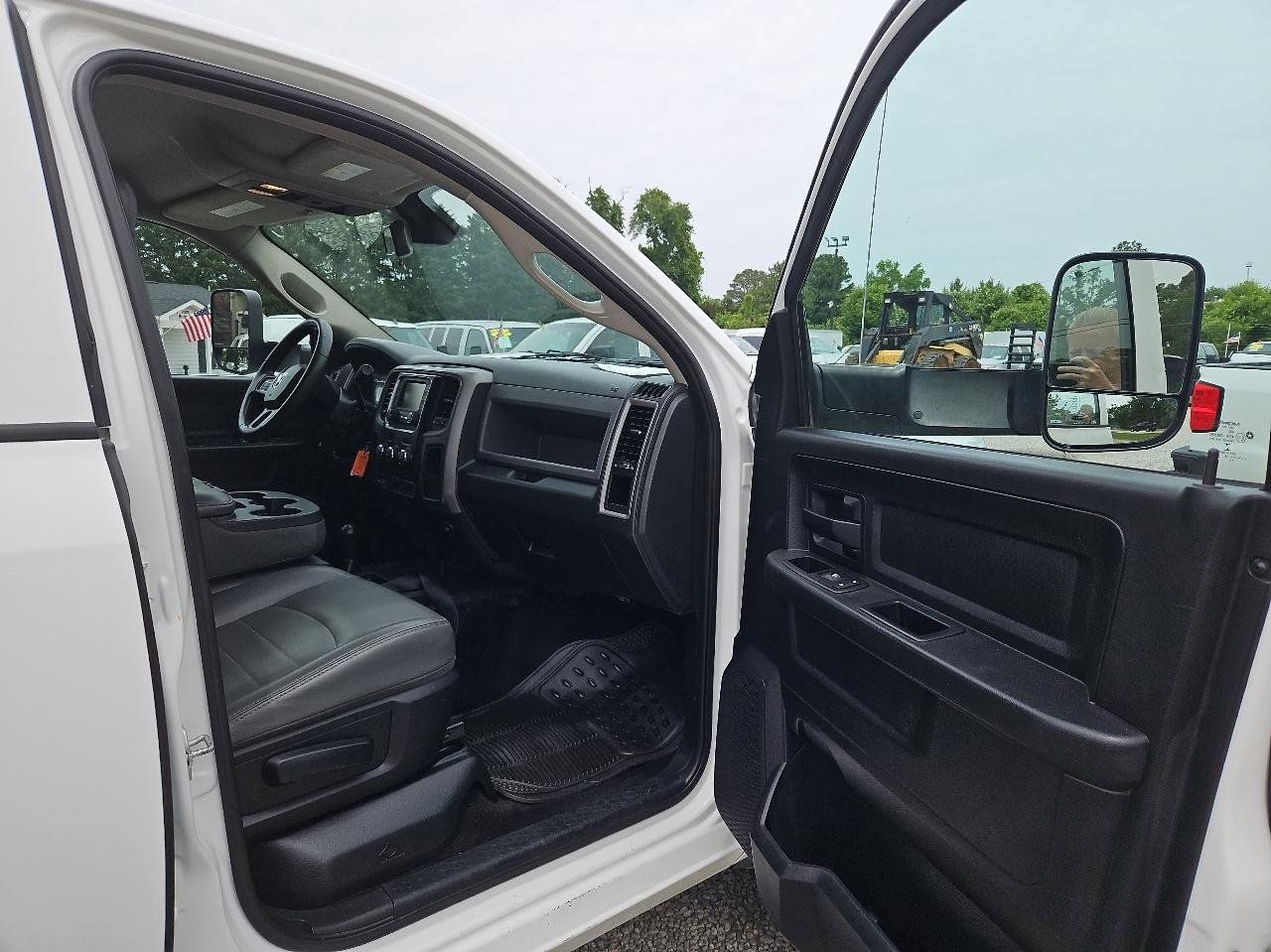 Used 2016 RAM 3500 Tradesman image 24