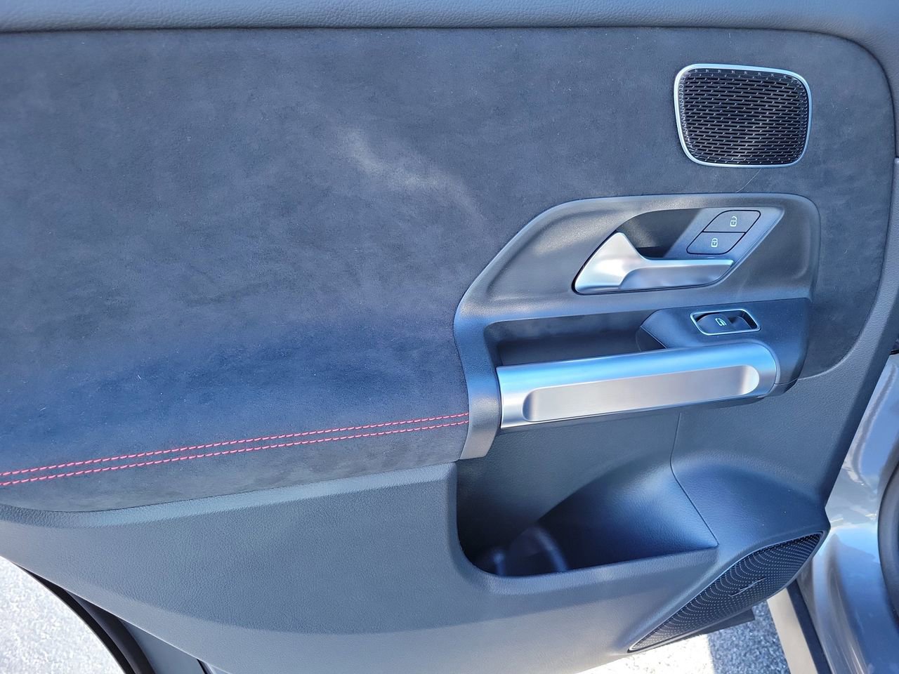 New 2025 Mercedes-Benz GLB 35 AMG 4MATIC image 10