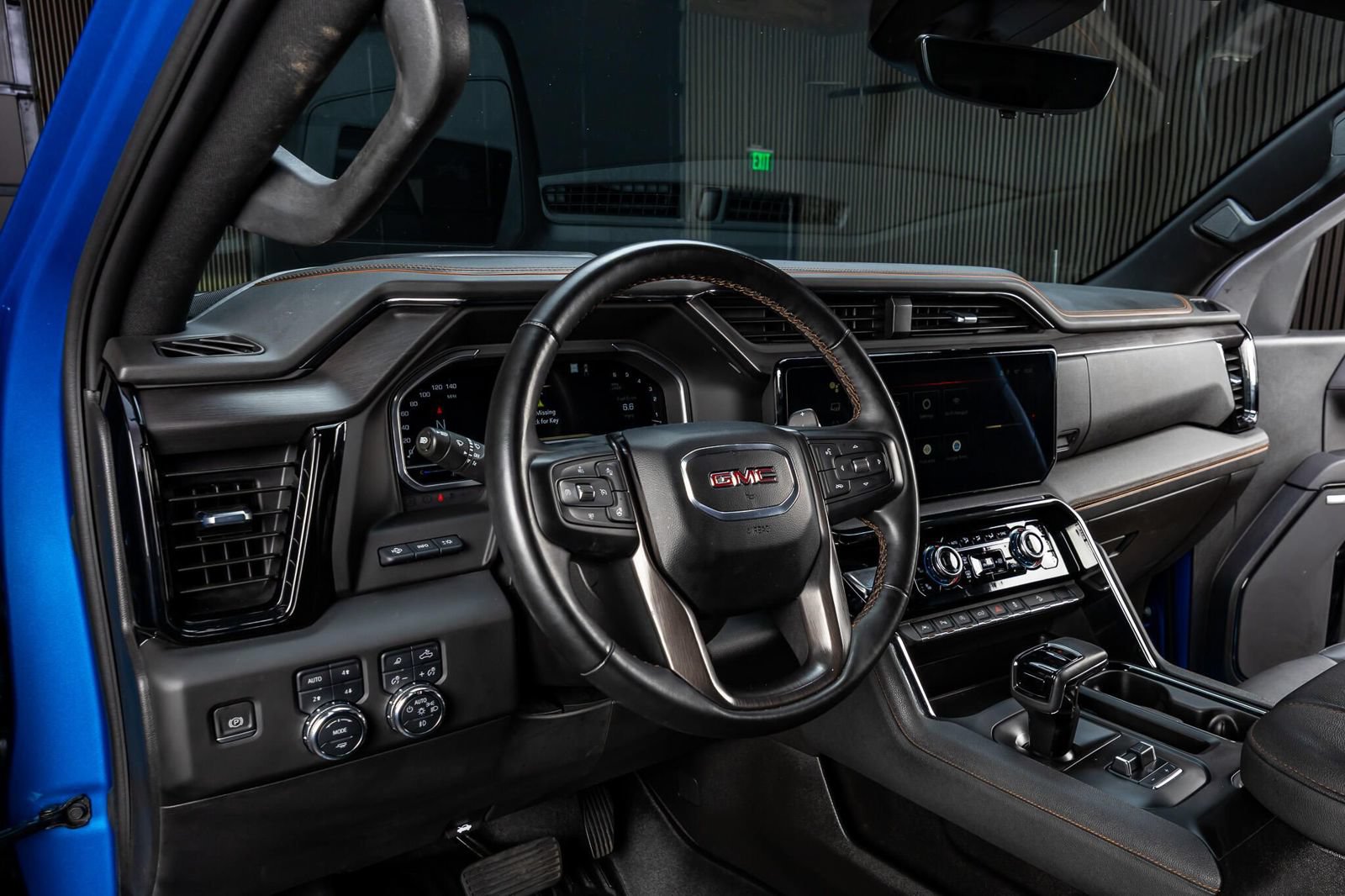 Used 2023 GMC Sierra 1500 AT4 w/ AT4 Premium Package AWD/4WD image 17