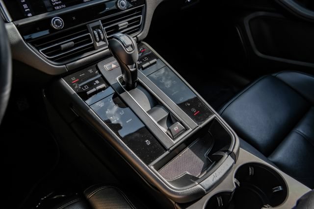 Used 2025 Porsche Macan AWD/4WD image 30