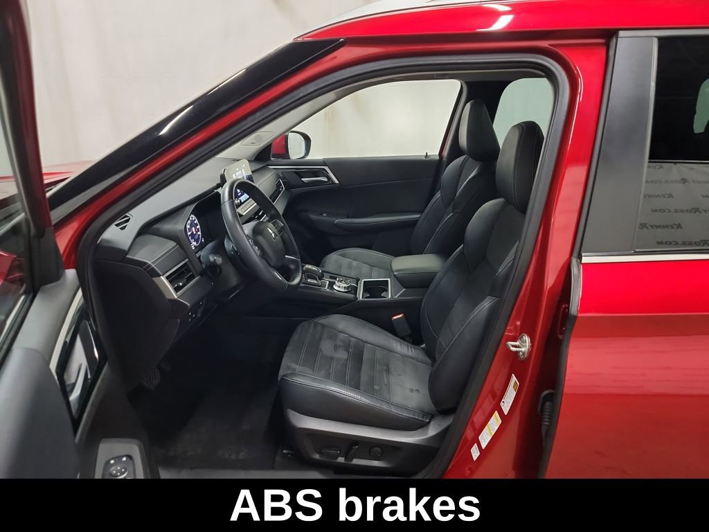 Used 2023 Mitsubishi Outlander SE image 9