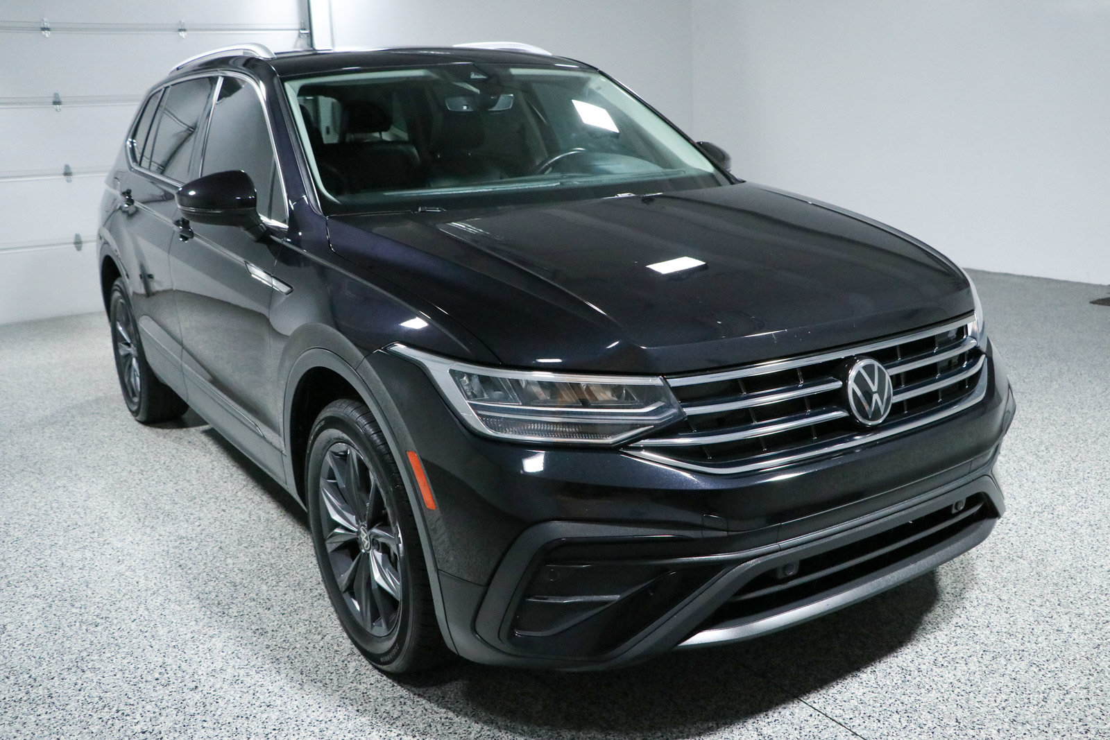 Used 2022 Volkswagen Tiguan SE w/ Panoramic Sunroof Package AWD/4WD image 5