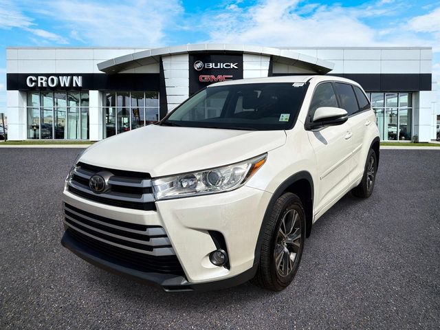 Used 2018 Toyota Highlander Plus FWD video 1