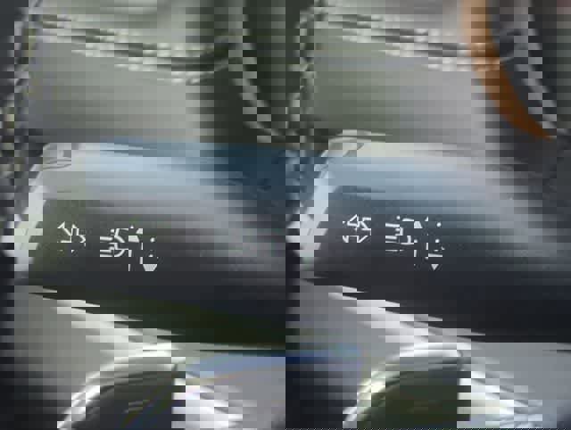 Used 2025 Jeep Grand Cherokee Laredo image 26