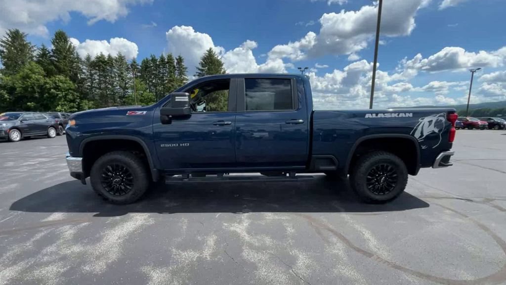 Used 2023 Chevrolet Silverado 2500 LT w/ Convenience Package AWD/4WD image 5