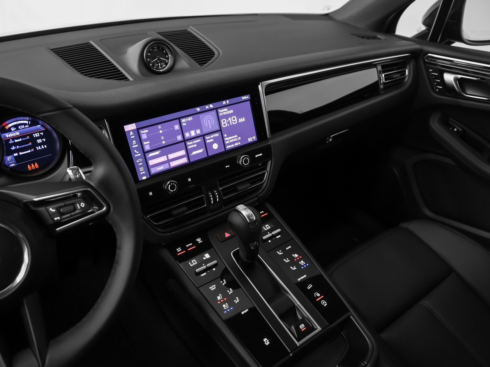 Certified 2025 Porsche Macan image 29