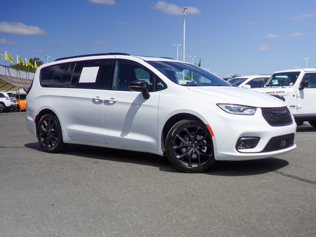 Used 2025 Chrysler Pacifica Limited FWD image 5