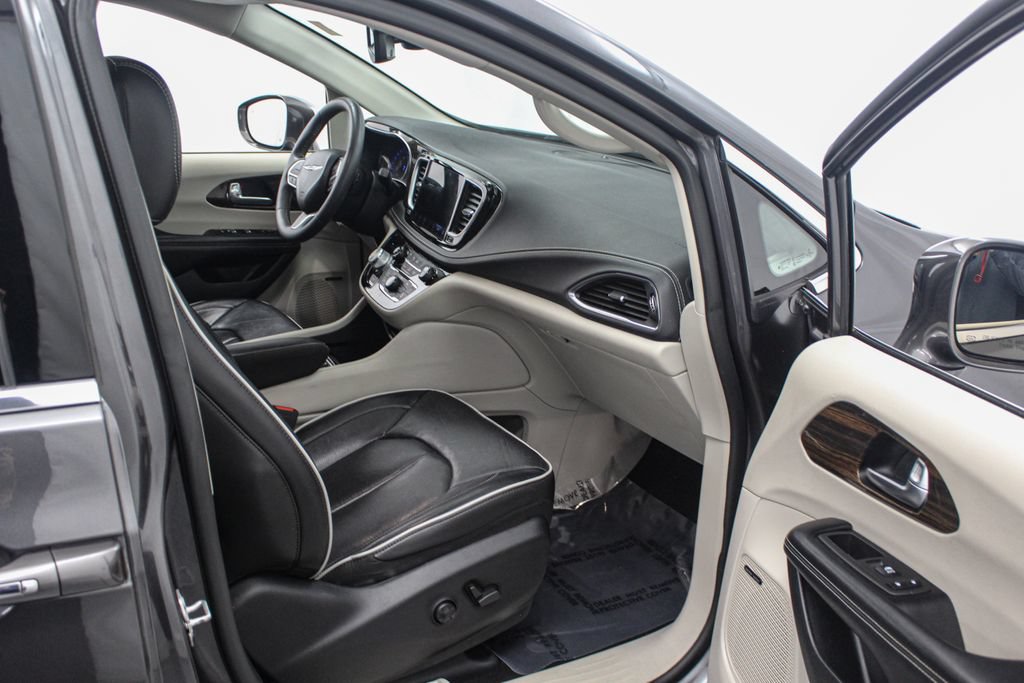 Used 2022 Chrysler Pacifica Limited FWD image 23
