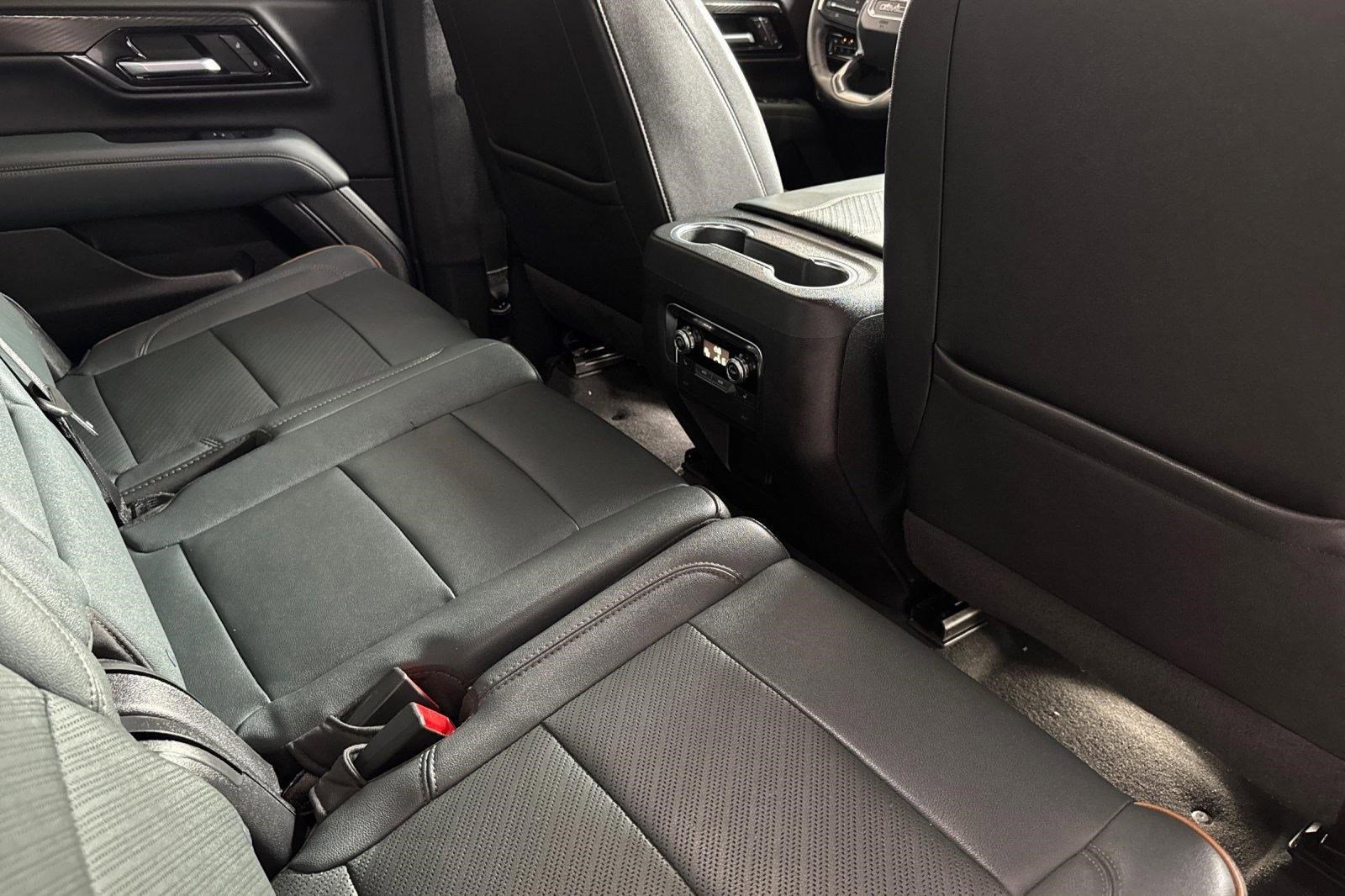 Used 2025 GMC Yukon AT4 AWD/4WD image 16