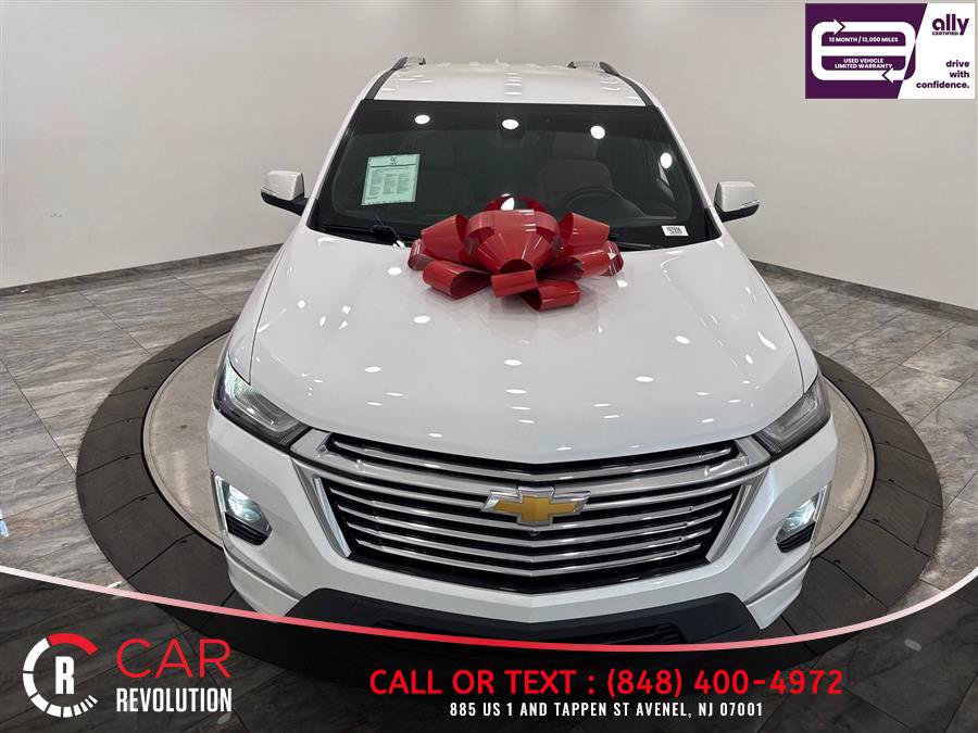 Used 2023 Chevrolet Traverse Premier FWD image 2