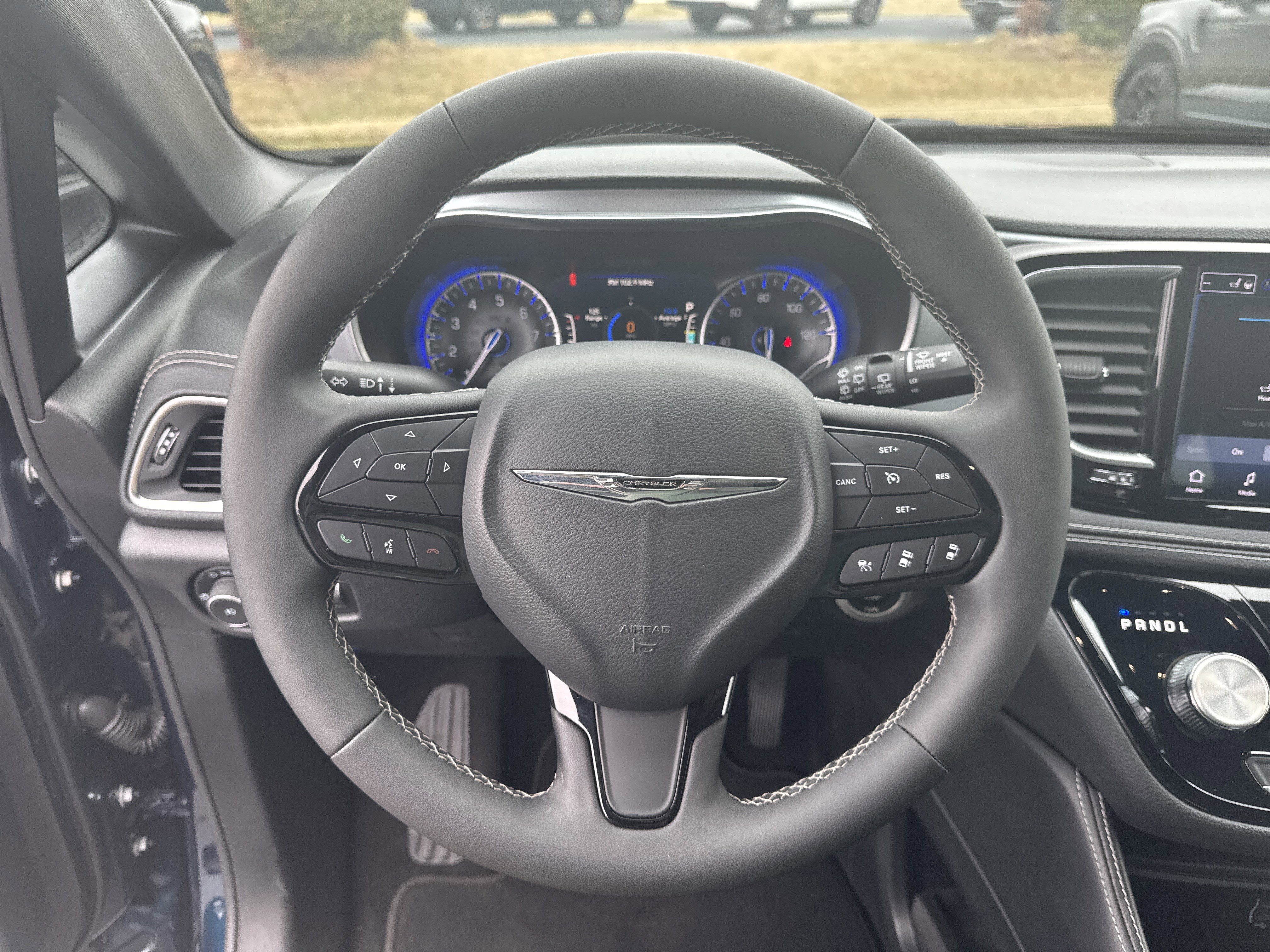 Used 2025 Chrysler Pacifica Limited image 21