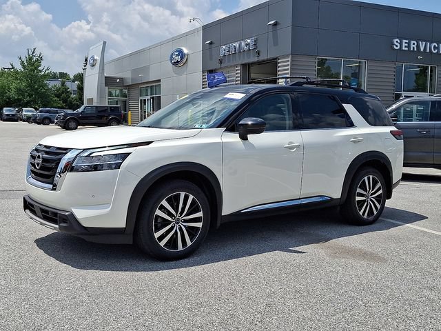 Used 2024 Nissan Pathfinder Platinum w/ Cargo Package AWD/4WD image 5