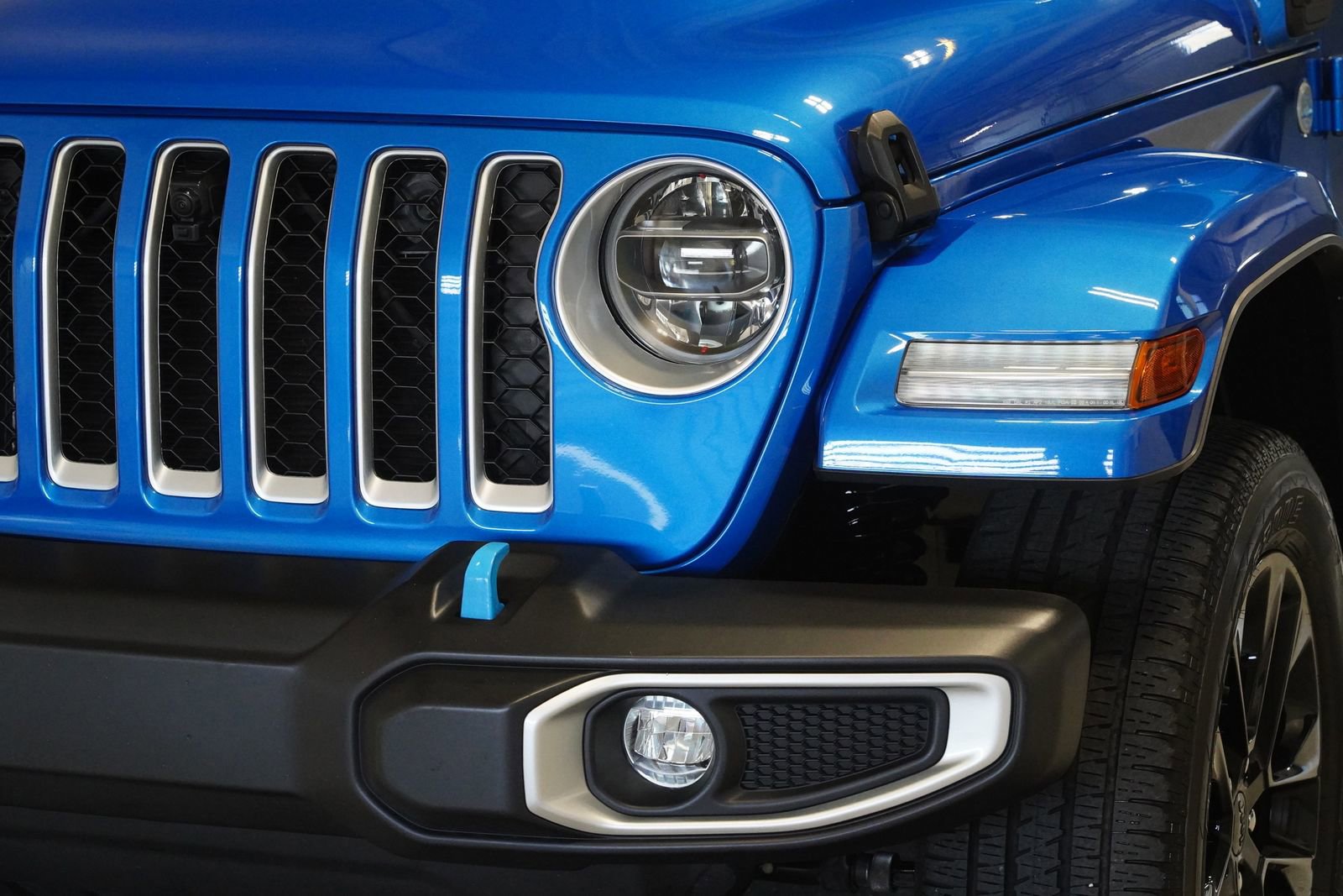 Used 2022 Jeep Wrangler Unlimited Sahara w/ Cold Weather Group image 7