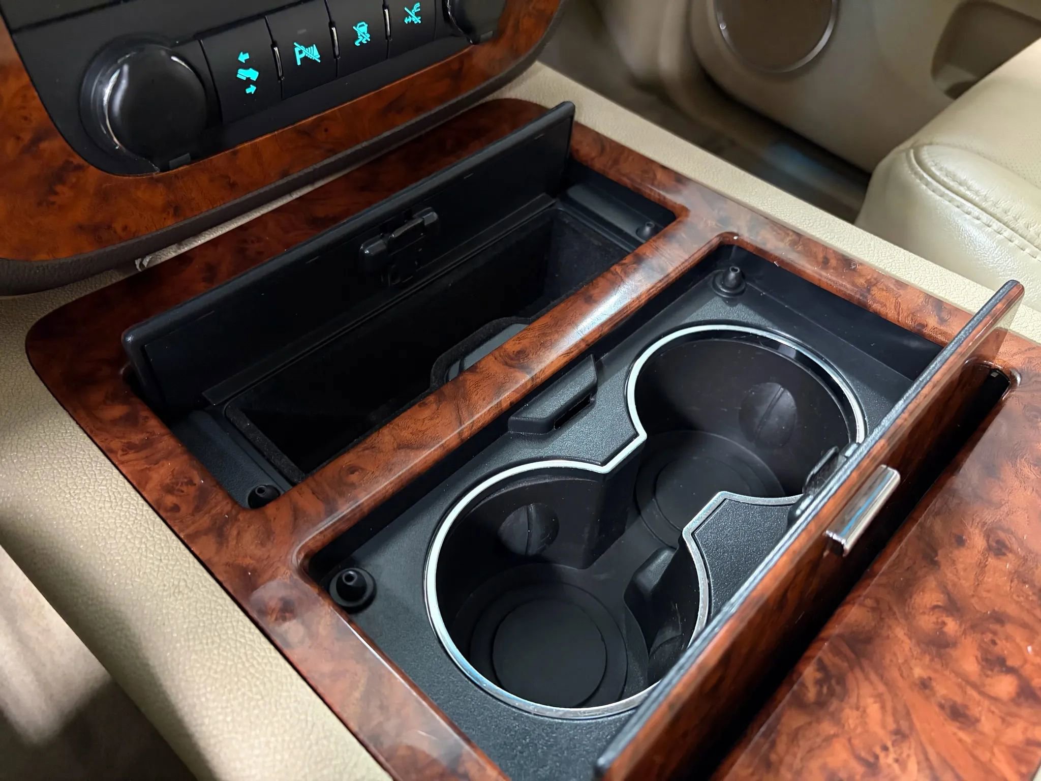 Used 2012 GMC Yukon XL Denali image 49