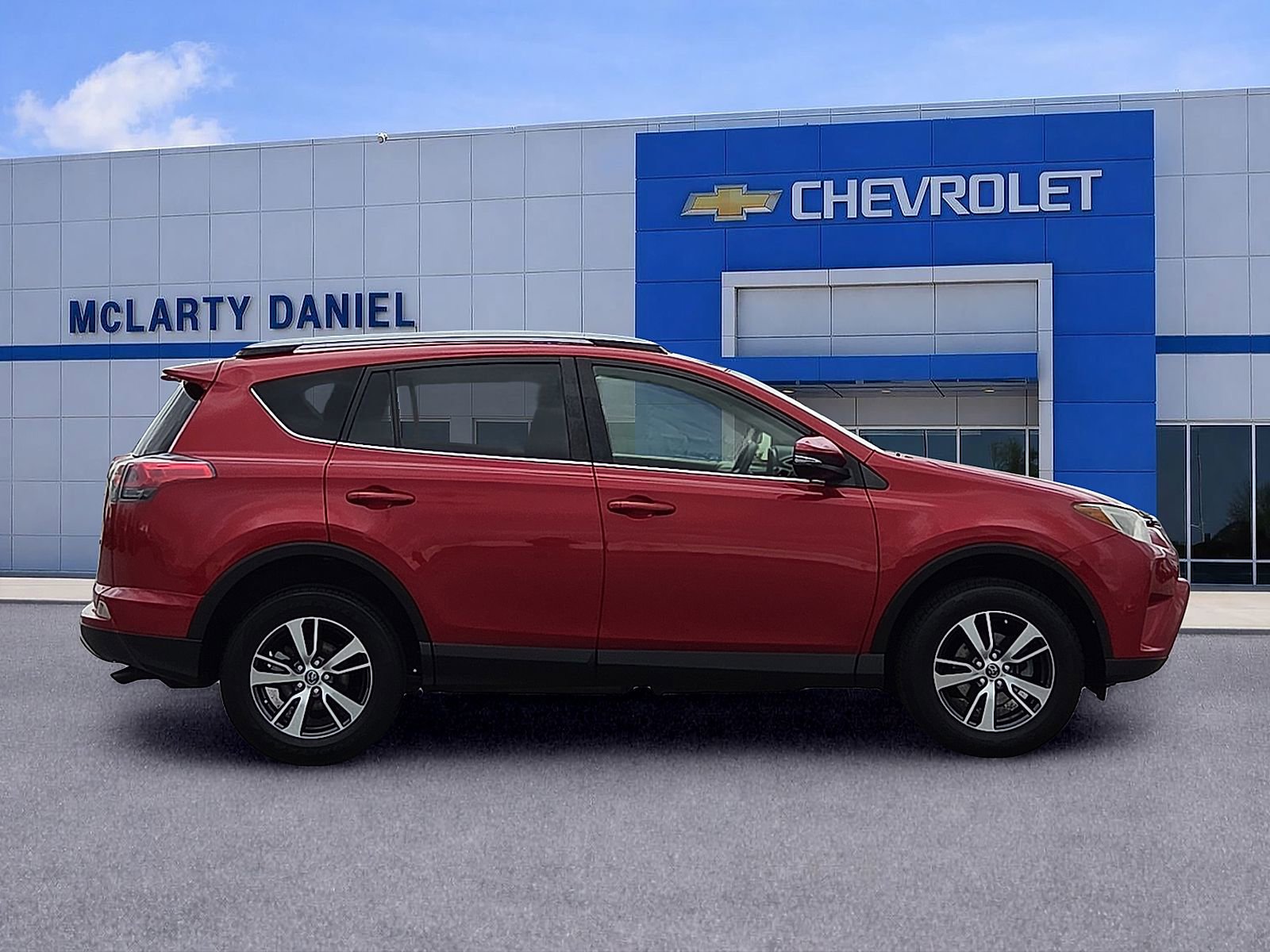 Used 2017 Toyota RAV4 XLE image 6