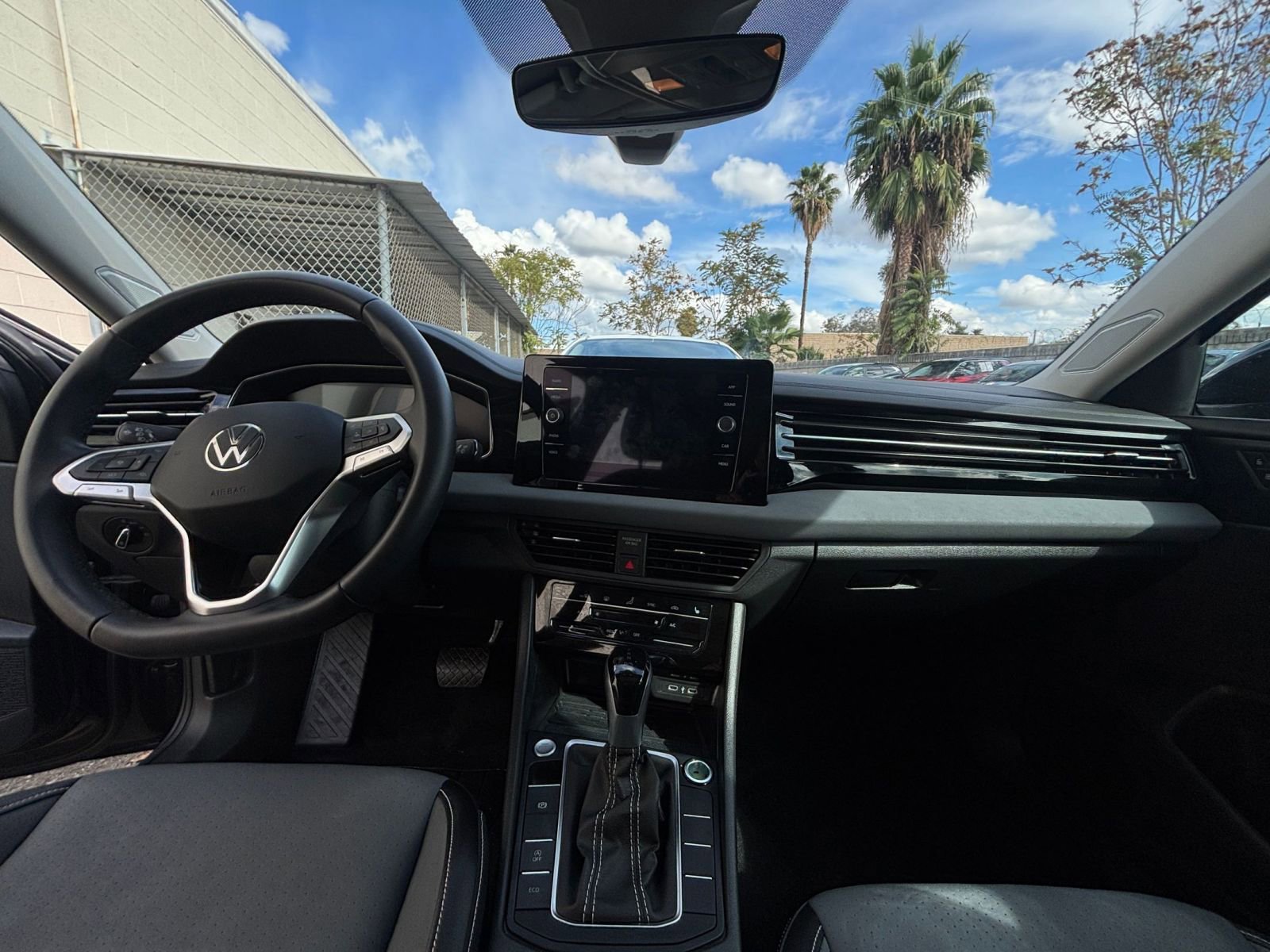 Used 2025 Volkswagen Jetta SE image 33