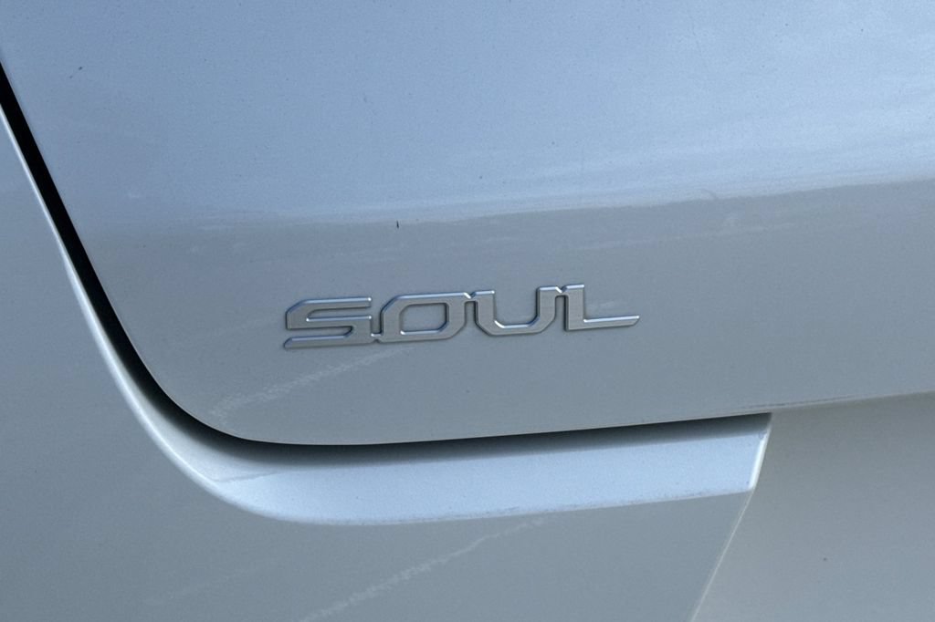Used 2024 Kia Soul LX w/ Option Group 015 FWD image 13