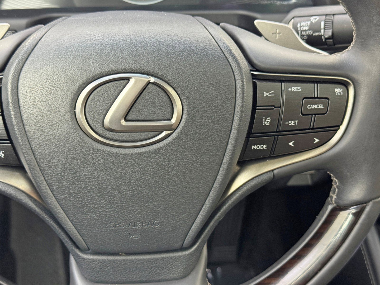 Used 2020 Lexus ES 300h w/ Premium Package image 22