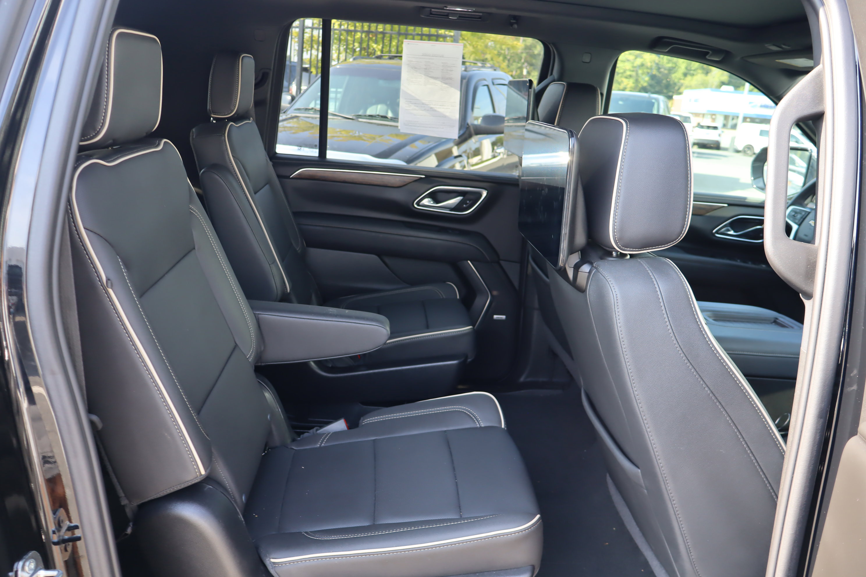 Certified 2024 Chevrolet Suburban Premier w/ Advanced Technology Package image 38