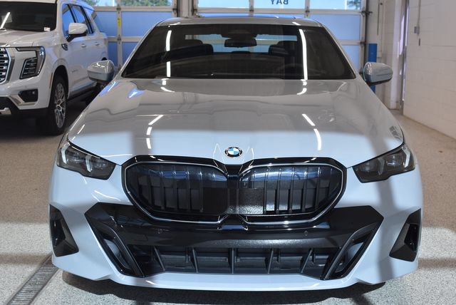 New 2027 BMW 530i xDrive w/ M Sport Package AWD/4WD image 3