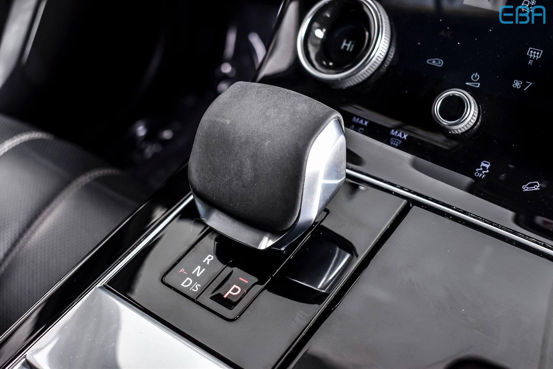 Used 2021 Land Rover Range Rover Velar R-Dynamic S image 28