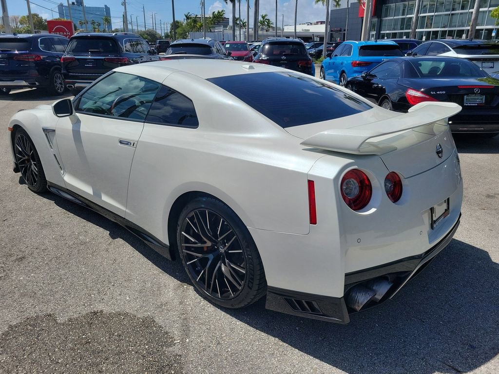 Used 2021 Nissan GT-R Premium image 6