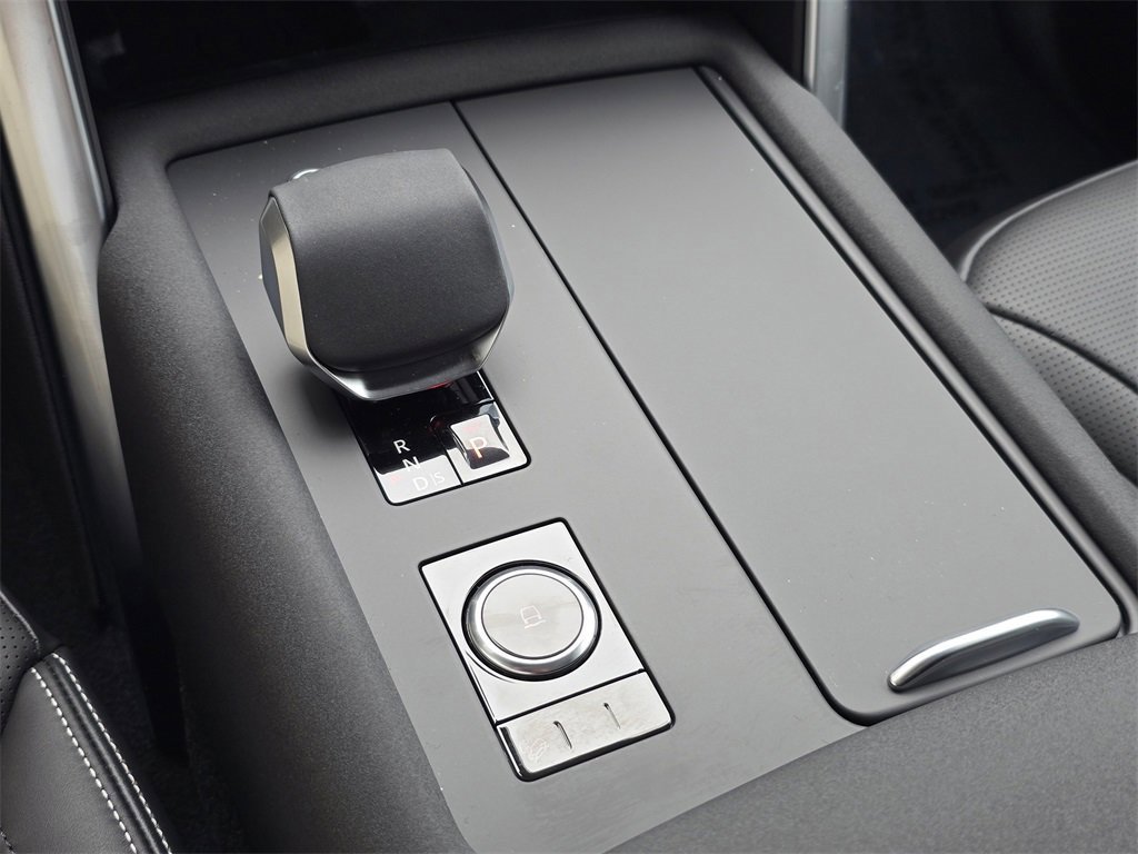 New 2025 Land Rover Discovery Dynamic SE image 16