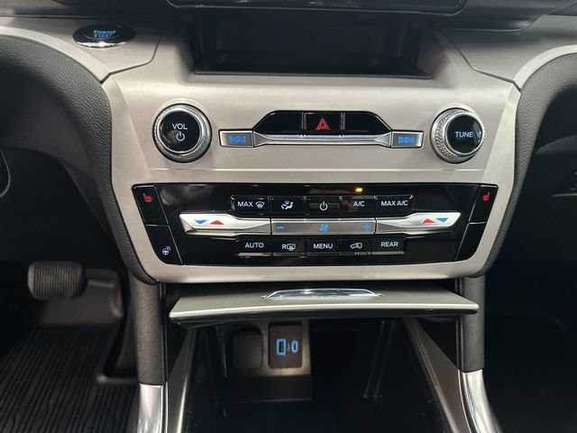 Used 2023 Ford Explorer XLT w/ Equipment Group 202A AWD/4WD image 32