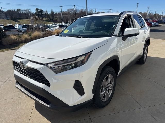 Used 2025 Toyota RAV4 XLE AWD/4WD image 4