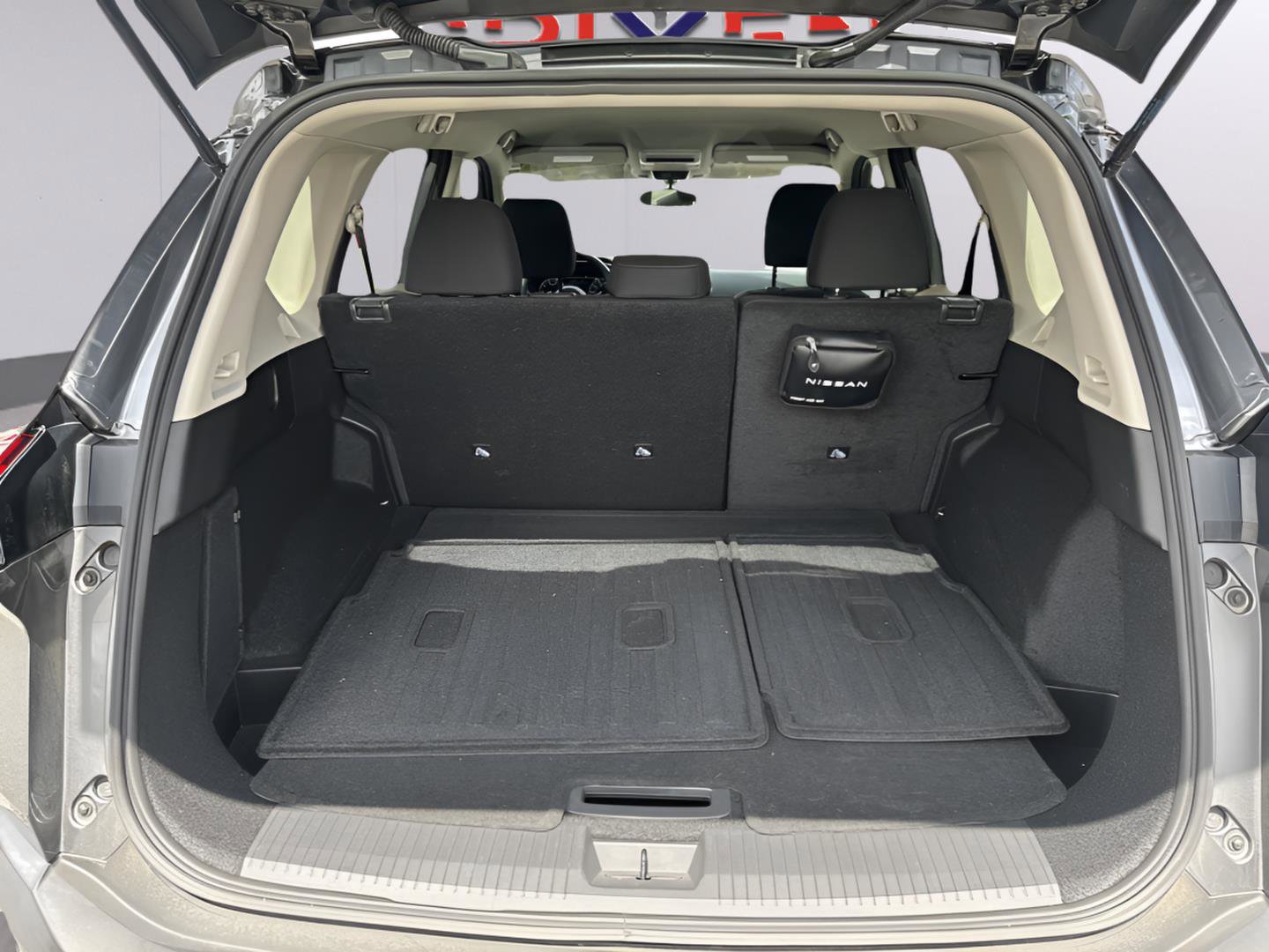 Used 2023 Nissan Rogue S image 15