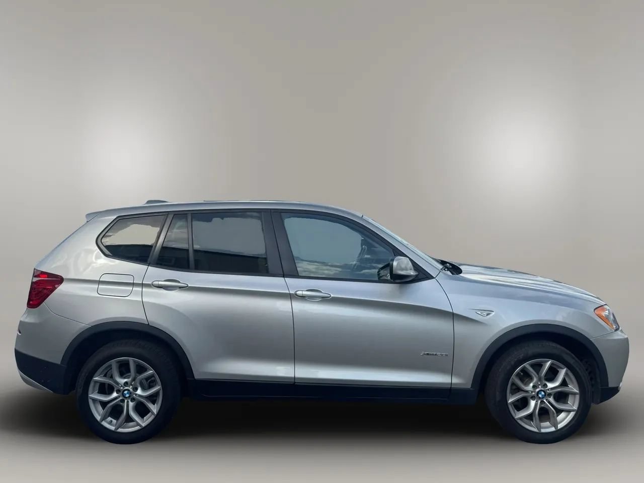 Used 2013 BMW X3 xDrive28i w/ Premium Pkg AWD/4WD image 4