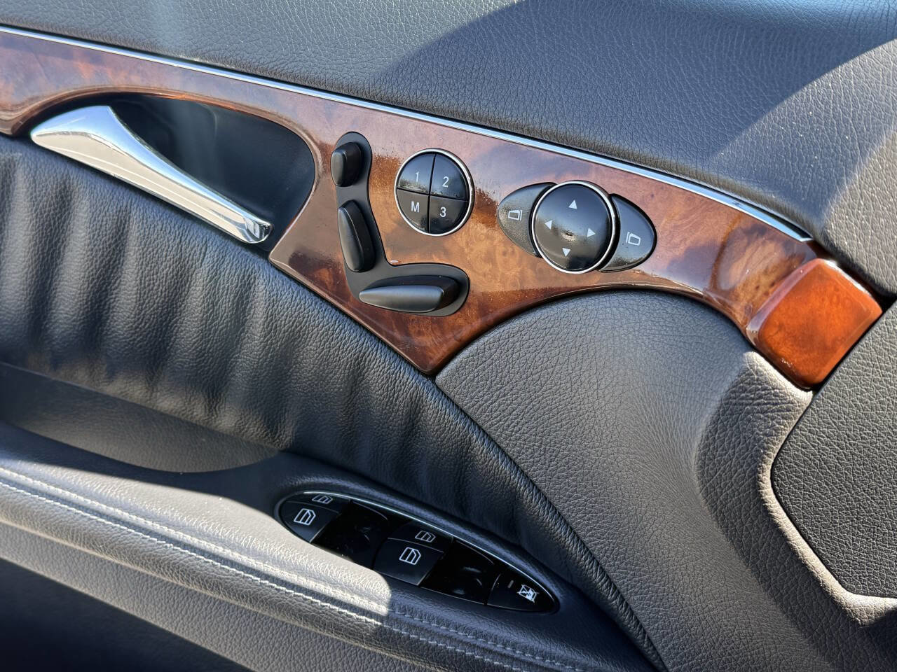 Used 2004 Mercedes-Benz E 320 Sedan image 10