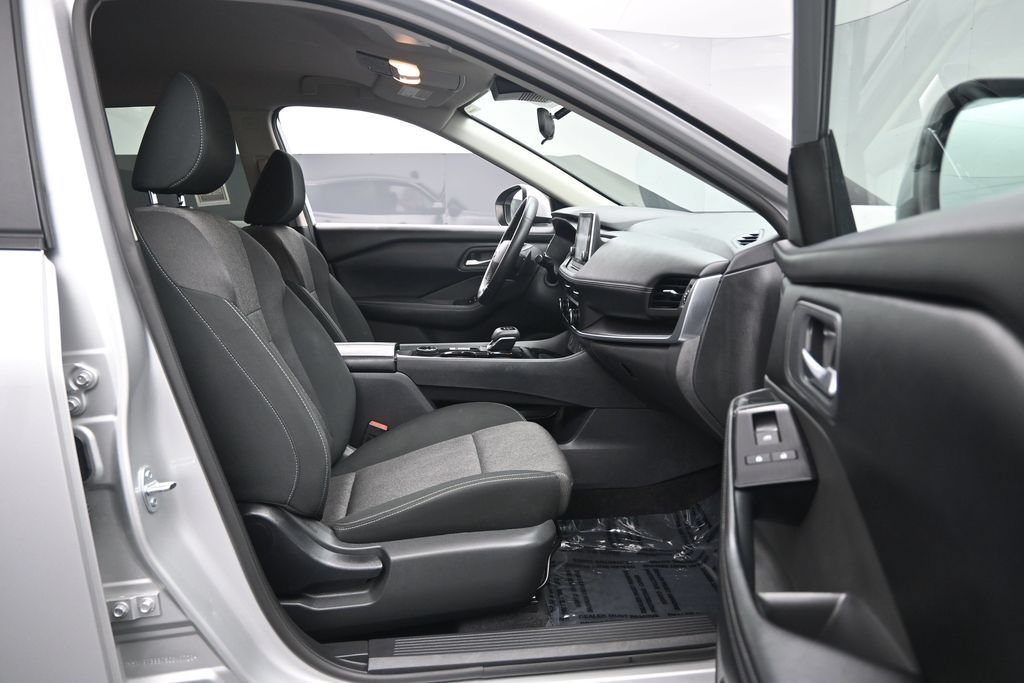 Used 2025 Nissan Rogue SV AWD/4WD image 29