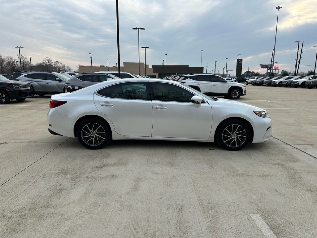 Used 2018 Lexus ES 350 w/ Luxury Package w/Wood Trim image 4