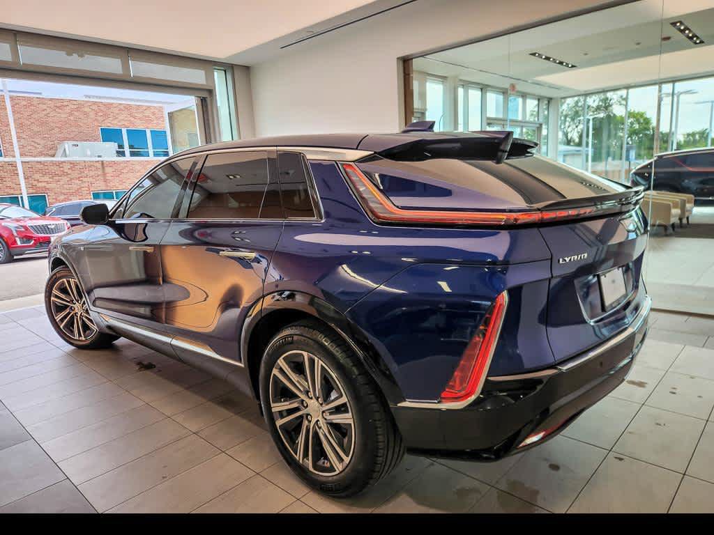 Used 2024 Cadillac Lyriq Luxury AWD/4WD image 8