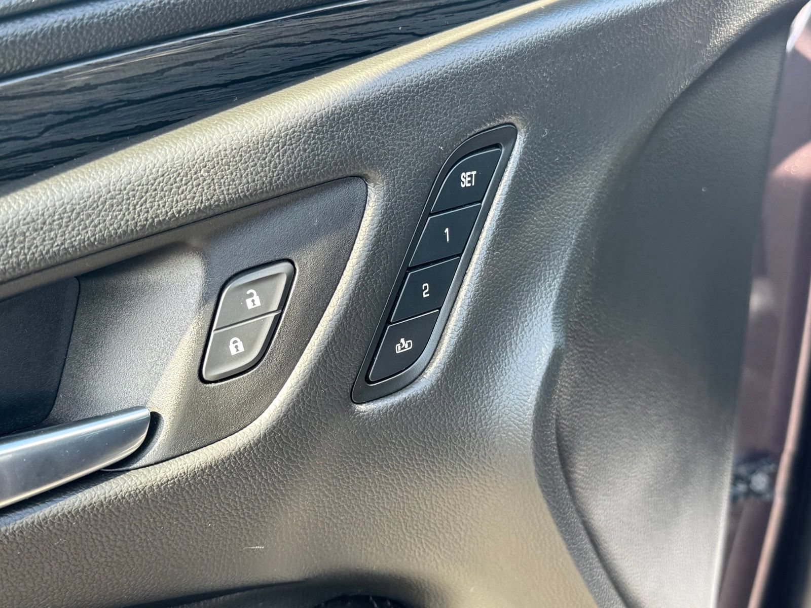 Used 2017 Buick Envision Premium w/ LPO, Hit The Road Package AWD/4WD image 12