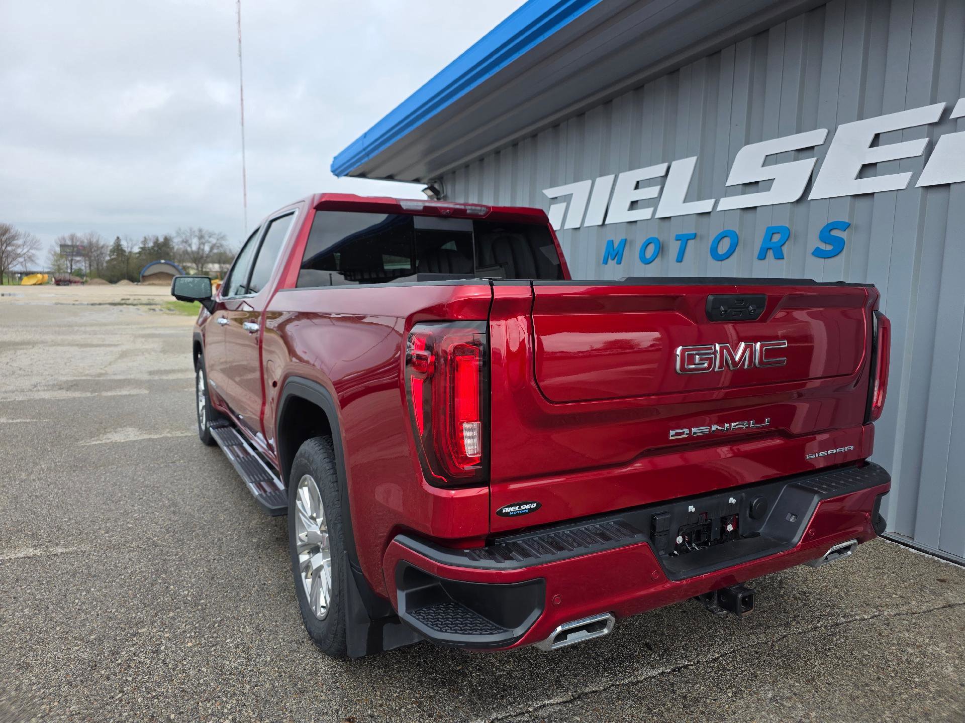 Used 2024 GMC Sierra 1500 Denali w/ Technology Package AWD/4WD image 10